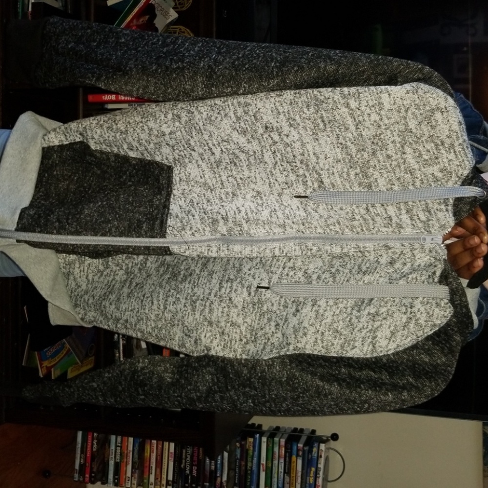 Super comfy black and light grey jacket. Enjoyyyy